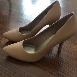 Jessica Simpson nude heels